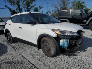 2023 Nissan Kicks S z VIN 3N1CP5BV0PL551396, wystawiony jako Copart lot #55051545 z przebiegiem 11 677 mil mil oraz Nie do naprawy • Non repairable. Historia ofert i sprzedaży dostępna na DreamBid. Obrazek 4.