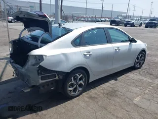 2021 Kia Forte LXS z VIN 3KPF24AD3ME397004, wystawiony jako IAAI lot #42444463 z przebiegiem 36 776 mil mil oraz . Historia ofert i sprzedaży dostępna na DreamBid. Obrazek 4.