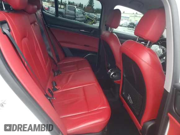 2018 Alfa Romeo Stelvio z VIN ZASFAKAN9J7B88322, wystawiony jako Copart lot #48808605 z przebiegiem 87 096 mil mil oraz Szkody całkowita. Historia ofert i sprzedaży dostępna na DreamBid. Obrazek 10.