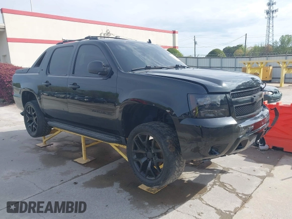 2011 Chevrolet Avalanche LT with VIN 3GNTKFE35BG256847, listed as a IAAI auction lot 41854804 with 206,571 mi miles. Bid and sale history available at carsss.com. Image 1.