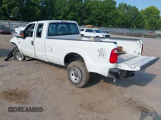 2012 Ford F-250 XL z VIN 1FT7X2B64CEC70511, wystawiony jako IAAI lot #42637624 z przebiegiem 252 372 mil mil oraz . Historia ofert i sprzedaży dostępna na DreamBid. Obrazek 3.