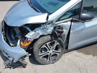 2017 Chevrolet Bolt EV Premier z VIN 1G1FX6S05H4141097, wystawiony jako IAAI lot #42164351 z przebiegiem 93 210 mil mil oraz . Historia ofert i sprzedaży dostępna na DreamBid. Obrazek 6.