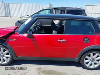 2005 MINI Hardtop z VIN WMWRC33485TJ65604, wystawiony jako IAAI lot #42239566 z przebiegiem 145 149 mil mil oraz . Historia ofert i sprzedaży dostępna na DreamBid. Obrazek 14.