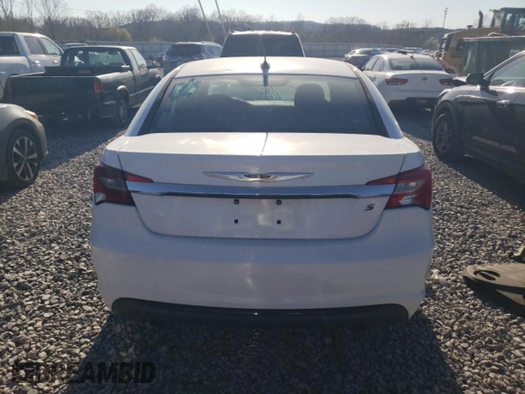 2013 Chrysler 200 Touring z VIN 1C3CCBBG8DN716555, wystawiony jako Copart lot #48287105 z przebiegiem 132 807 mil mil oraz Czysty tytuł • Clean title. Historia ofert i sprzedaży dostępna na DreamBid. Obrazek 6.