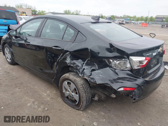 2017 Chevrolet Cruze LS z VIN 1G1BC5SM2H7223276, wystawiony jako IAAI lot #42188962 z przebiegiem 102 796 mil mil oraz . Historia ofert i sprzedaży dostępna na DreamBid. Obrazek 3.