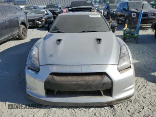 2009 Nissan GT-R Premium z VIN JN1AR54F49M252803, wystawiony jako Copart lot #75776124 z przebiegiem Nie podano mil oraz Nie do naprawy • Non repairable. Historia ofert i sprzedaży dostępna na DreamBid. Obrazek 5.