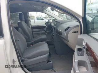 2010 Chrysler Town & Country Touring with VIN 2A4RR5D19AR432617, listed as a IAAI auction lot 42059653 with 189,582 mi miles. Bid and sale history available at carsss.com. Image 5.