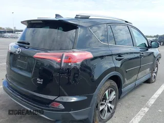 2018 Toyota RAV4 XLE with VIN 2T3RFREV0JW786393, listed as a IAAI auction lot 41997778 with 44,666 mi miles. Bid and sale history available at carsss.com. Image 4.