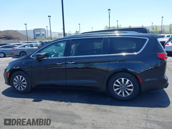2021 Chrysler Pacifica Hybrid Touring L with VIN 2C4RC1L71MR599631, listed as a IAAI auction lot 42151965 with 67,401 mi miles and . Bid and sale history available at DreamBid. Image 14.