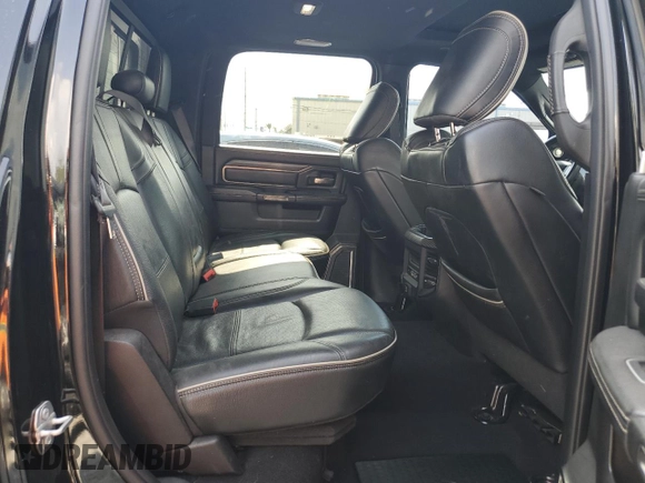 2020 Ram 2500 Limited z VIN 3C6UR5SL7LG133311, wystawiony jako Copart lot #56162385 z przebiegiem 170 683 mil mil oraz Nie do naprawy • Non repairable. Historia ofert i sprzedaży dostępna na DreamBid. Obrazek 10.
