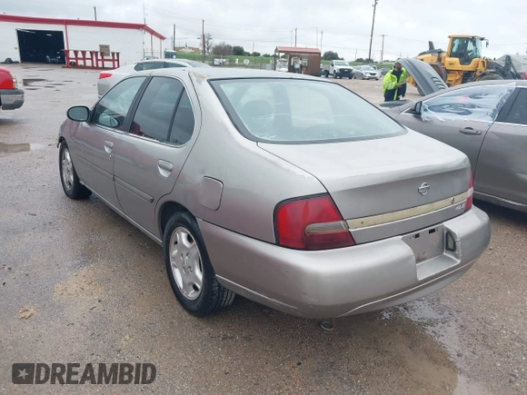 2001 Nissan Altima GXE with VIN 1N4DL01A91C226639, listed as a IAAI auction lot 41155439 with 197,939 mi miles. Bid and sale history available at carsss.com. Image 3.