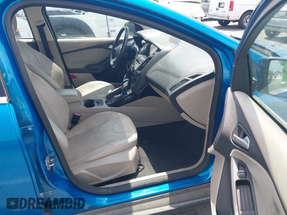 2013 Ford Focus Electric z VIN 1FADP3R44DL222541, wystawiony jako IAAI lot #42157870 z przebiegiem 59 880 mil mil oraz . Historia ofert i sprzedaży dostępna na DreamBid. Obrazek 5.