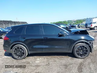 2013 Porsche Cayenne с VIN WP1AA2A21DLA02081, выставлен на аукционе IAAI как лот 42559417 с пробегом 81 413 миль миль и . История ставок и продаж доступна на DreamBid. Изображение 14.