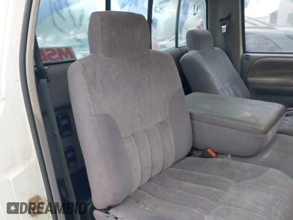 1997 Dodge 1500 z VIN 1B7HF16Y8VS290391, wystawiony jako IAAI lot #42136546 z przebiegiem 194 627 mil mil oraz . Historia ofert i sprzedaży dostępna na DreamBid. Obrazek 8.