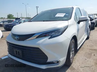 2021 Toyota Sienna XLE z VIN 5TDYRKEC6MS055675, wystawiony jako IAAI lot #42044563 z przebiegiem 7 470 mil mil oraz . Historia ofert i sprzedaży dostępna na DreamBid. Obrazek 2.