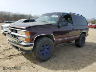 1996 Chevrolet Tahoe with VIN 3GNEK18R9TG128138, listed as a Copart auction lot 48528255 with 233,077 mi miles and Clean Title. Bid and sale history available at carsss.com. Image 1.