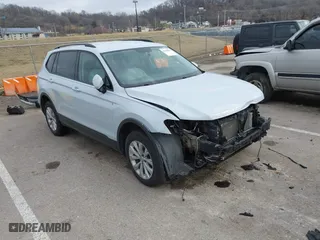 2018 Volkswagen Tiguan S with VIN 3VV0B7AXXJM120581, listed as a IAAI auction lot 41498696 with 89,035 mi miles. Bid and sale history available at carsss.com. Image 1.