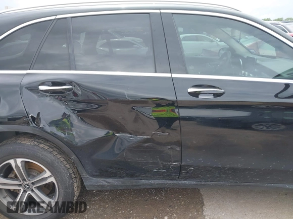 2019 Mercedes-Benz GLC 300 with VIN WDC0G4JB6KV185786, listed as a IAAI auction lot 42472450 with 86,561 mi miles and . Bid and sale history available at DreamBid. Image 13.