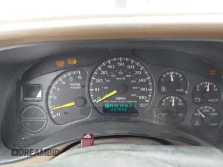 2000 Chevrolet Silverado 2500 LS z VIN 1GCGK29U4YE309544, wystawiony jako IAAI lot #42115349 z przebiegiem 227 652 mil mil oraz . Historia ofert i sprzedaży dostępna na DreamBid. Obrazek 7.