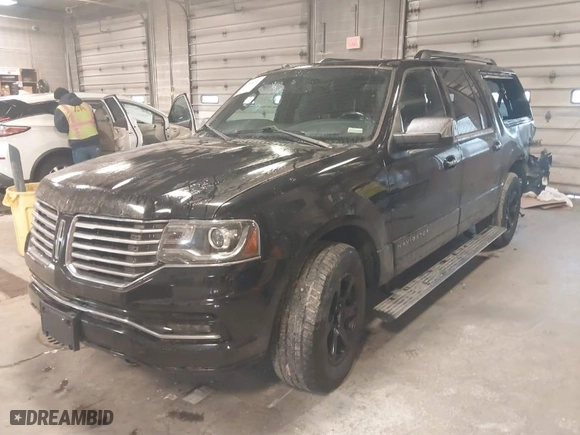 2017 Lincoln Navigator L Reserve with VIN 5LMJJ3LT3HEL13995, listed as a IAAI auction lot 41868730 with 183,656 mi miles. Bid and sale history available at carsss.com. Image 2.