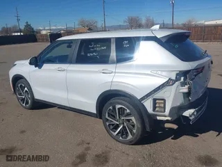 2024 Mitsubishi Outlander SE with VIN JA4J4VA8XRZ051857, listed as a IAAI auction lot 41692267 with 30,287 mi miles. Bid and sale history available at carsss.com. Image 3.