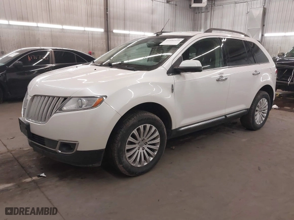 2014 Lincoln MKX with VIN 2LMDJ8JK7EBL18541, listed as a IAAI auction lot 41684416 with 121,568 mi miles. Bid and sale history available at carsss.com. Image 18.