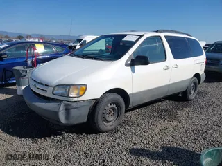 2000 Toyota Sienna LE with VIN 4T3ZF13C8YU256668, listed as a IAAI auction lot 41659040 with 387,876 mi miles. Bid and sale history available at carsss.com. Image 2.