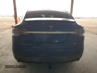 2016 Tesla Model X 70D z VIN 5YJXCAE20GF002753, wystawiony jako Copart lot #50954795 z przebiegiem 77 256 mil mil oraz Szkody całkowita. Historia ofert i sprzedaży dostępna na DreamBid. Obrazek 6.