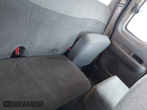 2000 Ford F-150 XL z VIN 1FTRX18L1YNA05567, wystawiony jako IAAI lot #42054536 z przebiegiem 245 018 mil mil oraz . Historia ofert i sprzedaży dostępna na DreamBid. Obrazek 8.