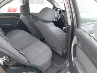 2008 Chevrolet Aveo LT z VIN KL1TG56638B063246, wystawiony jako IAAI lot #42392278 z przebiegiem 104 681 mil mil oraz . Historia ofert i sprzedaży dostępna na DreamBid. Obrazek 8.