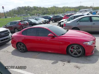 2018 Alfa Romeo Giulia z VIN ZARFAEDNXJ7571486, wystawiony jako IAAI lot #42023221 z przebiegiem 95 424 mil mil oraz . Historia ofert i sprzedaży dostępna na DreamBid. Obrazek 13.