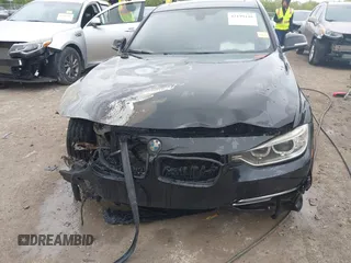 2013 BMW 3 Series 328i xDrive z VIN WBA3B3C55DF536295, wystawiony jako IAAI lot #42199448 z przebiegiem Nie podano mil oraz . Historia ofert i sprzedaży dostępna na DreamBid. Obrazek 6.