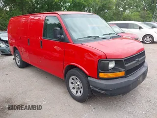 2014 Chevrolet Express Cargo z VIN 1GCSGAFX9E1137972, wystawiony jako IAAI lot #42357318 z przebiegiem 497 009 mil mil oraz . Historia ofert i sprzedaży dostępna na DreamBid. Obrazek 1.
