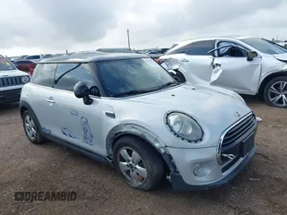 2017 MINI Hardtop Cooper z VIN WMWXP5C35H3C64595, wystawiony jako IAAI lot #42078919 z przebiegiem 93 141 mil mil oraz . Historia ofert i sprzedaży dostępna na DreamBid. Obrazek 13.
