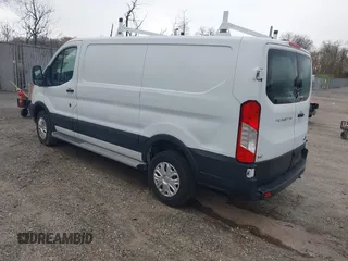 2019 Ford Transit z VIN 1FTYR1ZM4KKB00758, wystawiony jako IAAI lot #42006896 z przebiegiem 67 270 mil mil oraz . Historia ofert i sprzedaży dostępna na DreamBid. Obrazek 3.