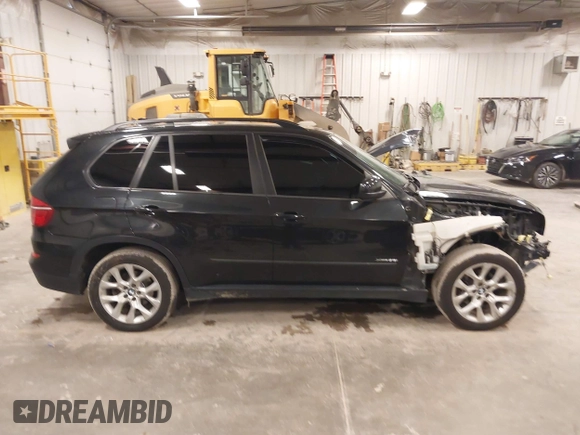 2012 BMW X5 35i with VIN 5UXZV4C55CL990510, listed as a IAAI auction lot 41849293 with 117,522 mi miles and . Bid and sale history available at DreamBid. Image 13.