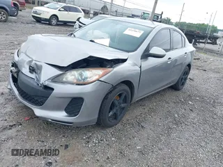 2013 Mazda 3 i Sport z VIN JM1BL1U75D1743637, wystawiony jako IAAI lot #42258672 z przebiegiem 151 404 mil mil oraz . Historia ofert i sprzedaży dostępna na DreamBid. Obrazek 17.