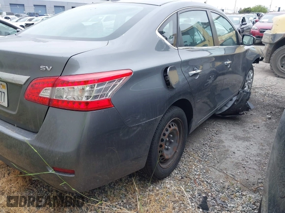 2015 Nissan Sentra SV z VIN 3N1AB7AP8FL629426, wystawiony jako IAAI lot #42304010 z przebiegiem 51 559 mil mil oraz . Historia ofert i sprzedaży dostępna na DreamBid. Obrazek 4.