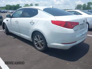 2013 Kia Optima EX z VIN 5XXGN4A70DG121117, wystawiony jako IAAI lot #42387582 z przebiegiem 314 327 mil mil oraz . Historia ofert i sprzedaży dostępna na DreamBid. Obrazek 3.