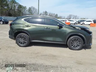2024 Lexus NX 250 Premium z VIN 2T2GDCAZ1RC015929, wystawiony jako IAAI lot #41686646 z przebiegiem 27 898 mil mil oraz . Historia ofert i sprzedaży dostępna na DreamBid. Obrazek 13.