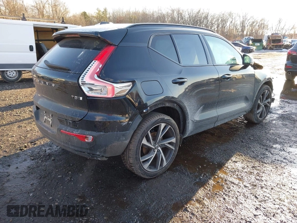 2021 Volvo XC40 R-Design with VIN YV4162UM3M2435422, listed as a IAAI auction lot 41546072 with 59,127 mi miles and . Bid and sale history available at carsss.com. Image 4.