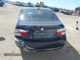 2007 BMW 3 Series 328i with VIN WBAVC53537FZ80622, listed as a IAAI auction lot 41923438 with 112,954 mi miles and . Bid and sale history available at carsss.com. Image 17.