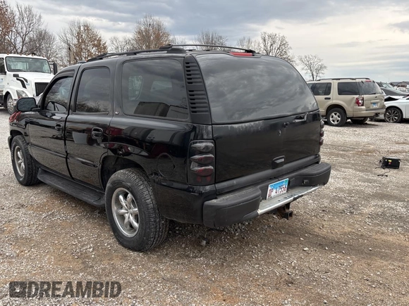2002 GMC Yukon SLE z VIN 1GKEC13Z62R254487, wystawiony jako Copart lot #47266555 z przebiegiem 281 876 mil mil oraz Czysty tytuł • Clean title. Historia ofert i sprzedaży dostępna na DreamBid. Obrazek 3.