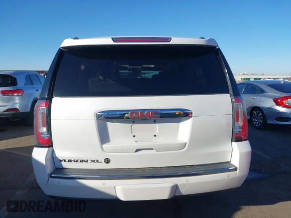 2018 GMC Yukon XL Denali with VIN 1GKS2HKJ2JR183877, listed as a IAAI auction lot 41652039 with 123,075 mi miles. Bid and sale history available at carsss.com. Image 17.