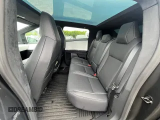 2024 Tesla Cybertruck с VIN 7G2CEHED5RA016390, выставлен на аукционе Copart как лот 61904105 с пробегом 10 211 миль миль и Чистый • Clean title. История ставок и продаж доступна на DreamBid. Изображение 5.