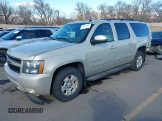 2010 Chevrolet Suburban LT with VIN 1GNUKJE35AR260614, listed as a IAAI auction lot 41835589 with 225,255 mi miles. Bid and sale history available at carsss.com. Image 2.