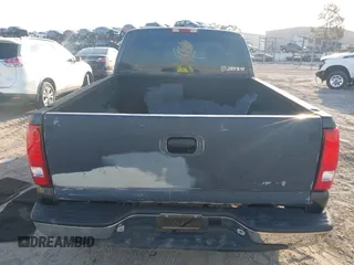 2005 Chevrolet Silverado 1500 LS z VIN 2GCEC19T251171411, wystawiony jako IAAI lot #42358834 z przebiegiem Nie podano mil oraz . Historia ofert i sprzedaży dostępna na DreamBid. Obrazek 16.