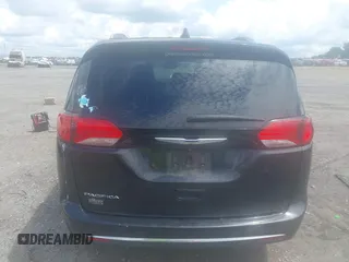 2020 Chrysler Pacifica Touring L with VIN 2C4RC1BGXLR274315, listed as a IAAI auction lot 42608504 with 109,371 mi miles and . Bid and sale history available at DreamBid. Image 16.
