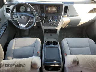 2015 Toyota Sienna LE AAS z VIN 5TDKK3DC6FS560071, wystawiony jako Copart lot #59883805 z przebiegiem 125 292 mil mil oraz Szkoda całkowita • Salvage title. Historia ofert i sprzedaży dostępna na DreamBid. Obrazek 8.