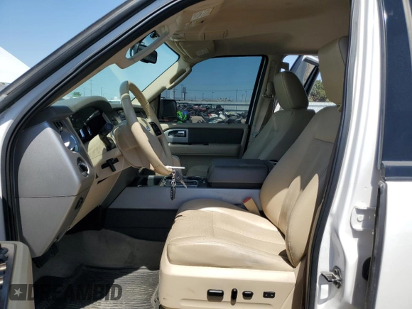 2011 Ford Expedition XLT z VIN 1FMJU1J52BEF05645, wystawiony jako Copart lot #58503855 z przebiegiem 170 226 mil mil oraz Szkoda całkowita • Salvage title. Historia ofert i sprzedaży dostępna na DreamBid. Obrazek 7.